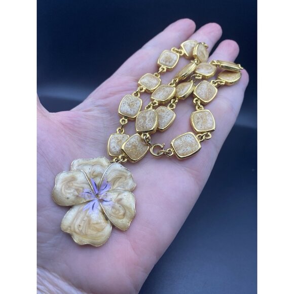 Creamy Champagne Enamel Necklace Vtg Flower Pendant Panel Link Gold 15.5" Choker - Picture 4 of 8